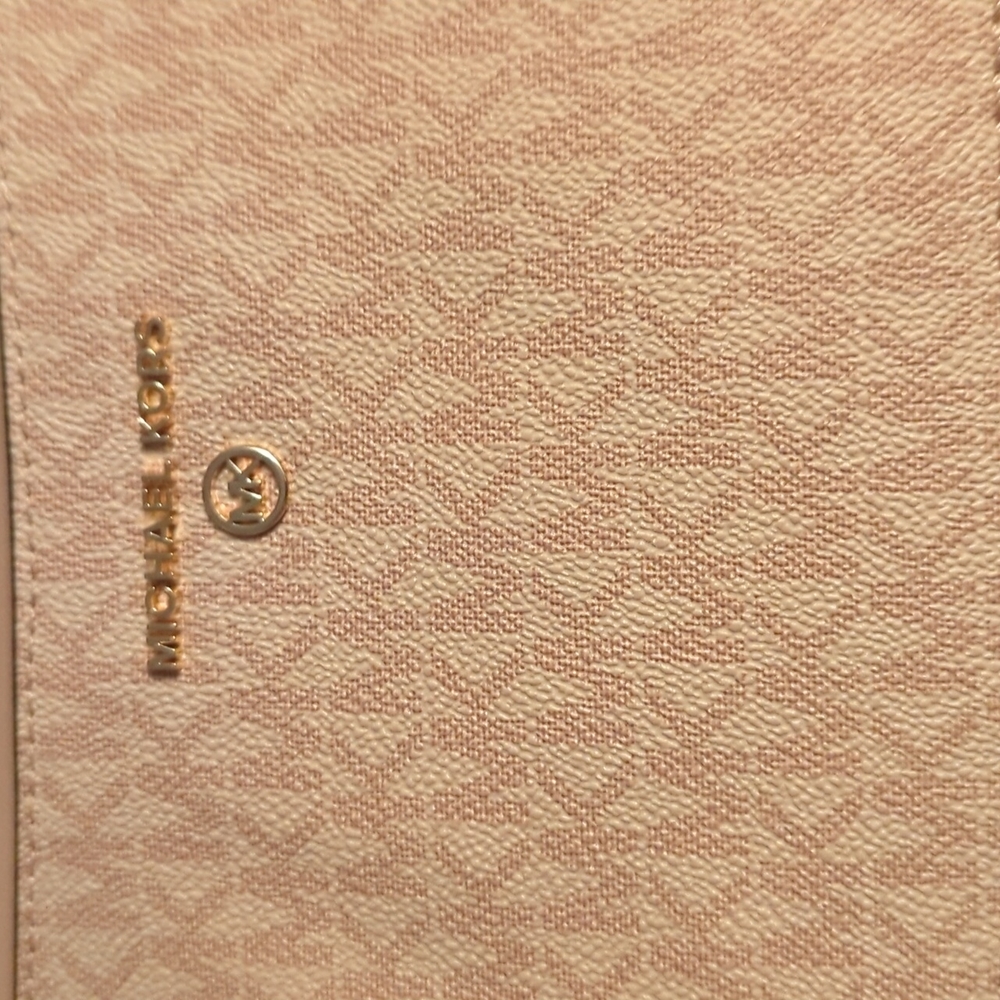 Michael Kors - Picture 2 of 4
